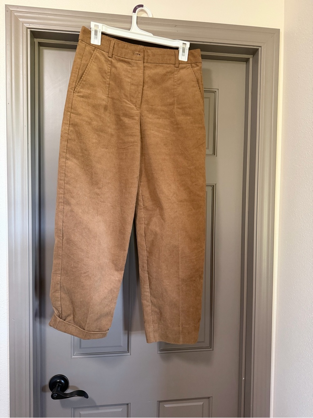 Banana Republic Women’s Corduroy Pants in Camel Brown Size 2